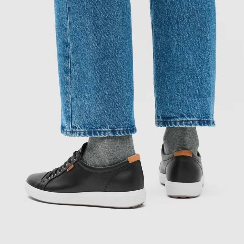 ECCO Black Sneakers; Soft Leather Lace Up Low Top Comfort Shoes
